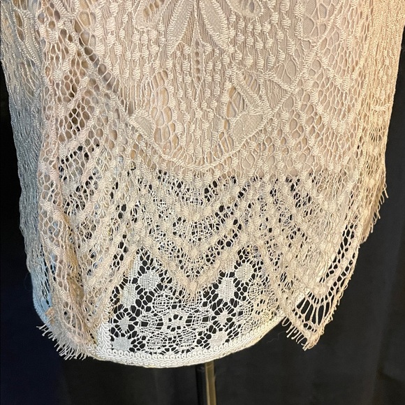 Chic Lace Halter Blouse - Cream - Picture 7 of 7